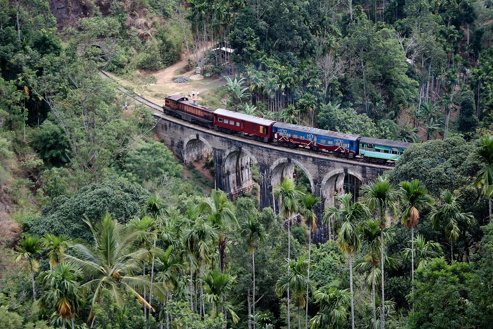 Sri Lanka, Hill country to the south coast
